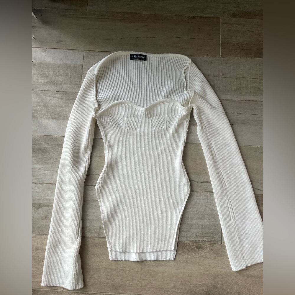 Elegant White Ribbed Long Sleeve Top